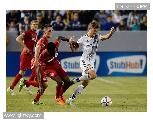 哥伦布机员与纽约红牛的精彩对决直播全程回顾与分析