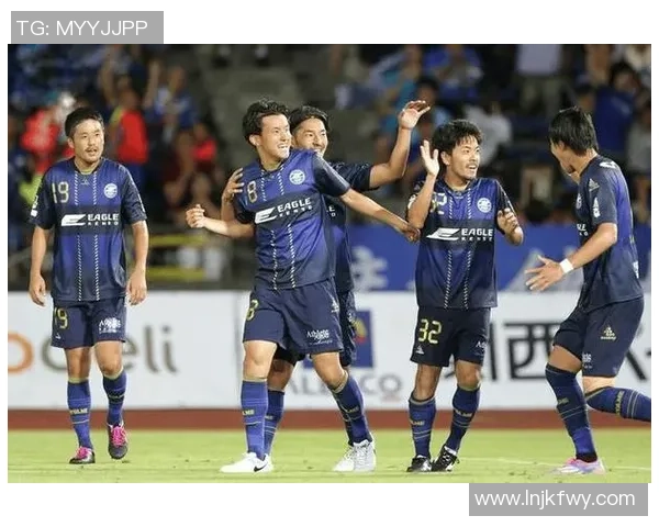 广岛三简与横滨水手的激烈对决揭示日本足球的魅力与竞争力