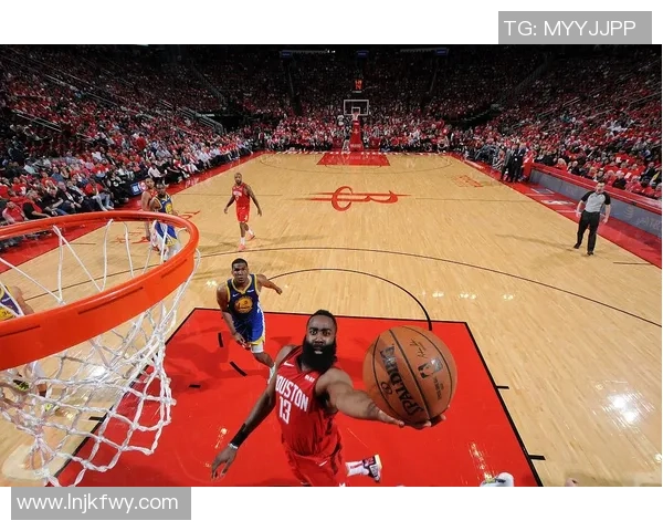 格拉夫夏普与鹿特丹斯巴达的激烈对决引发球迷热议与期待