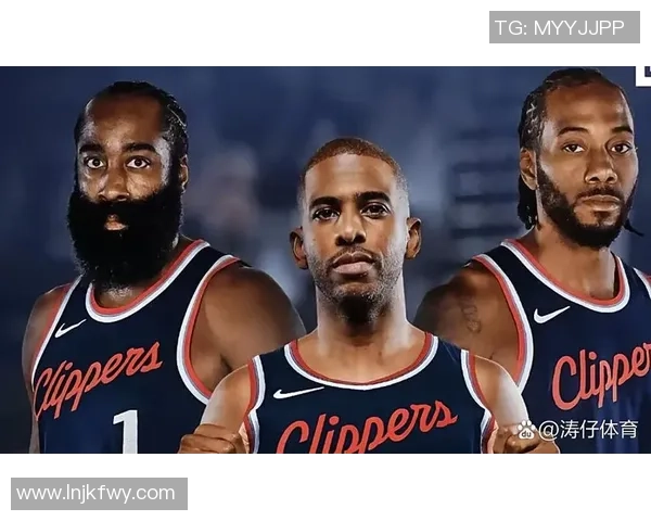 火箭与快船季后赛第四场激战回顾球迷热情高涨的精彩瞬间